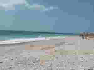 ارض للبيع على فقش الموج في البترون مساحة 14700متر 