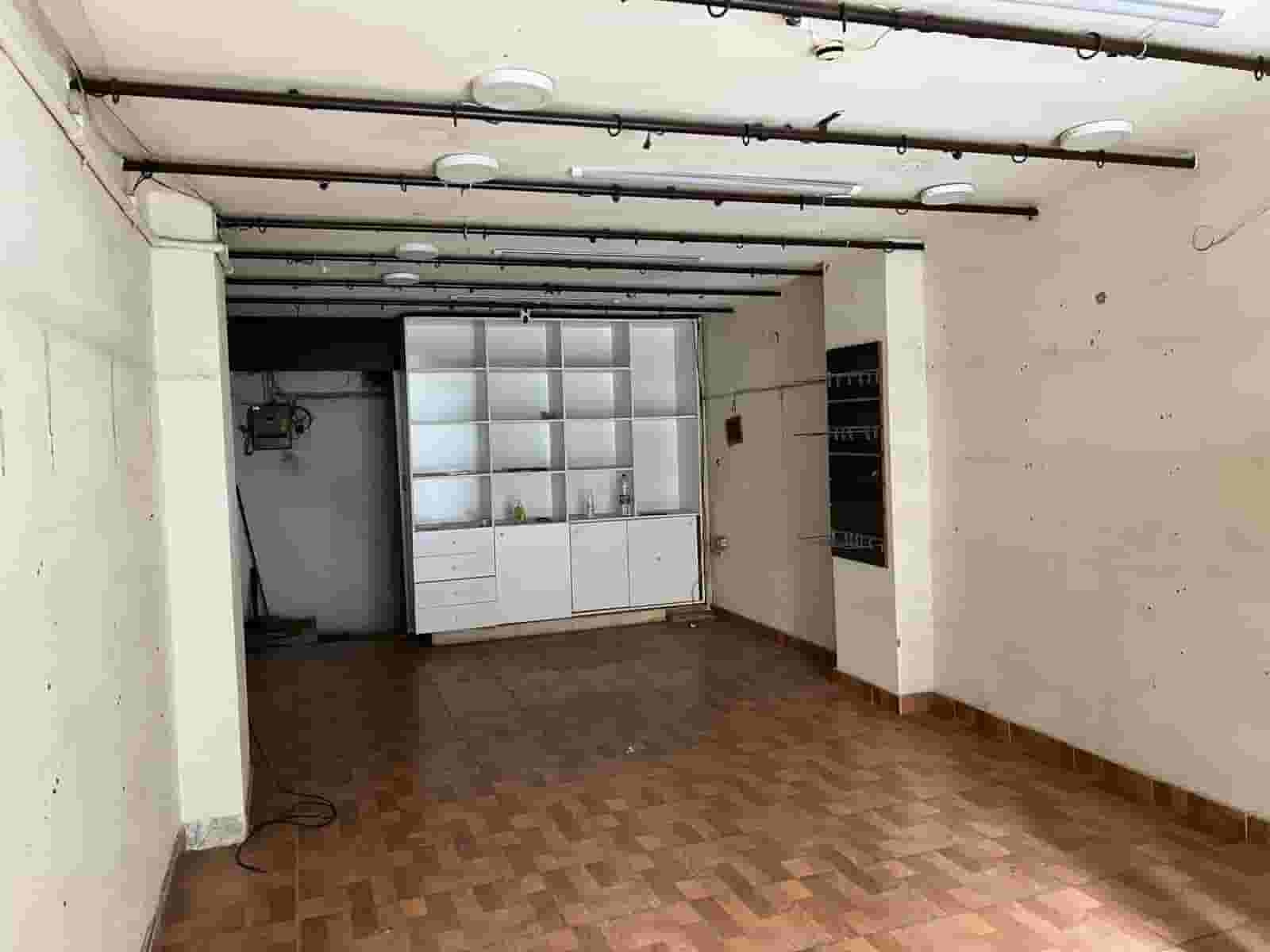 محل للإيجار – طريق الجديدة / الملعب البلدي