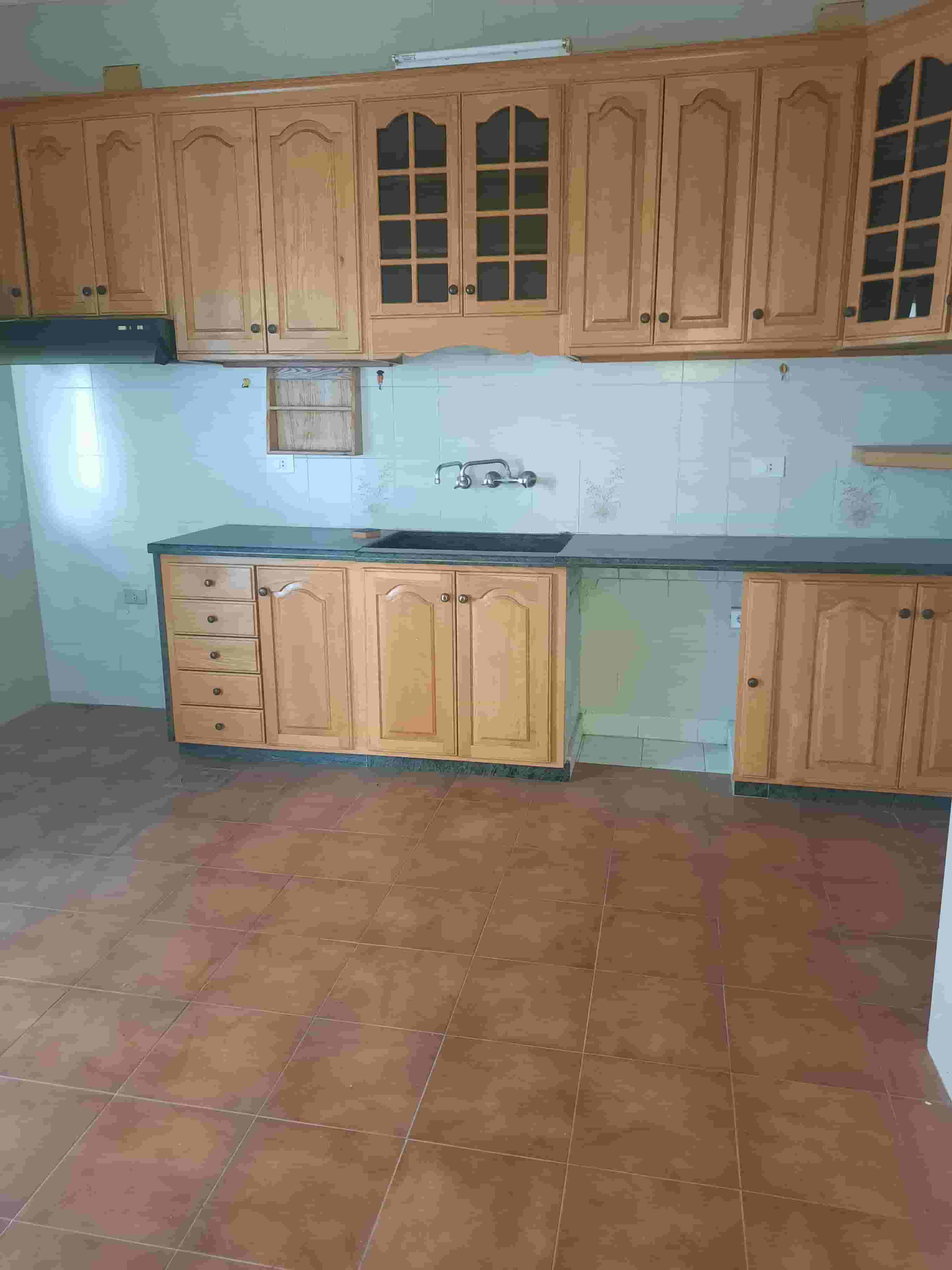 شقة للاجار  في عمشيت